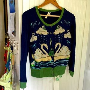 Love Dove Cardigan.  Small.  Fun Retro.  Adorable swan motifs.